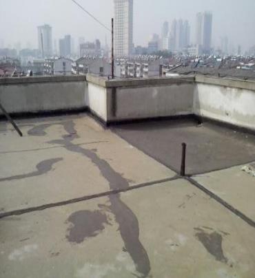 临湘漏水维修 楼顶漏水是什么原因，楼顶漏水维修方法是什么?